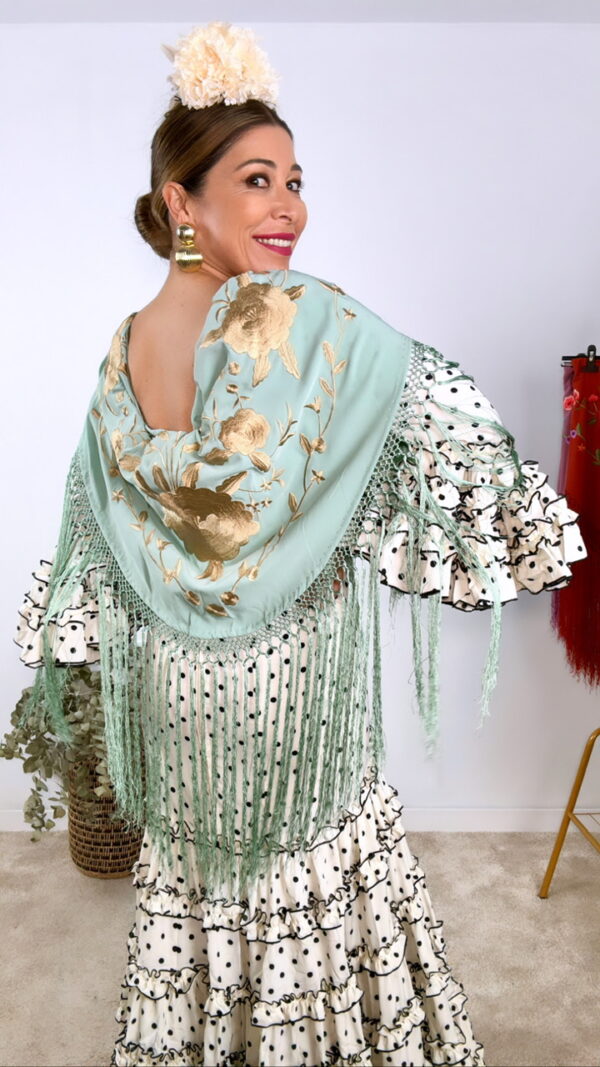 Mantón Solea verde menta bordado en camel