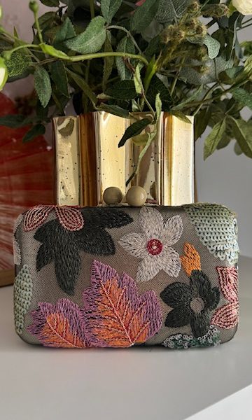 Clutch Lentejuelas Flores Verde Caza
