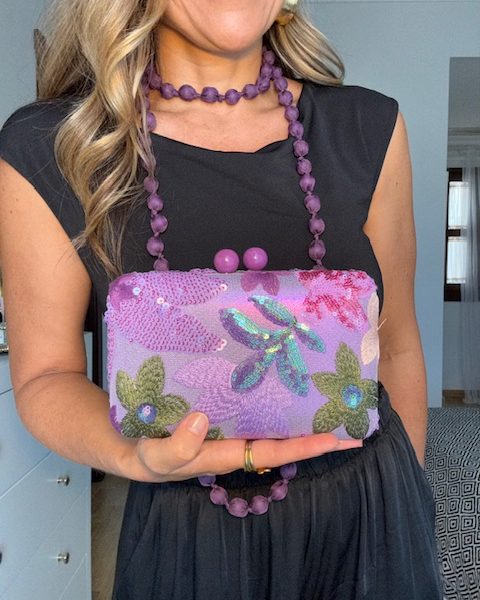Clutch Lentejuelas Flores Malva