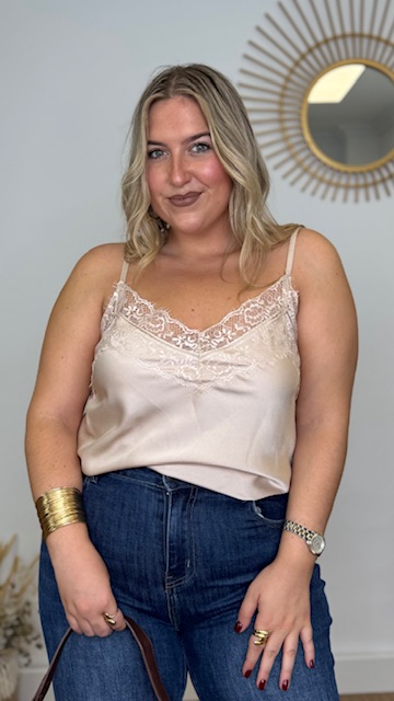 Top lencero doble encaje beige Curvy