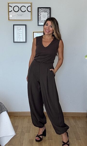 Pantalón Bombacho Pinzas Botón Marrón
