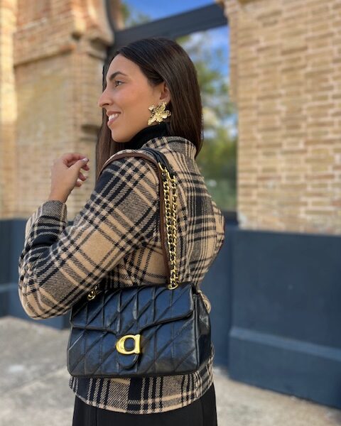 Bolso Acolchado Hebilla Negro