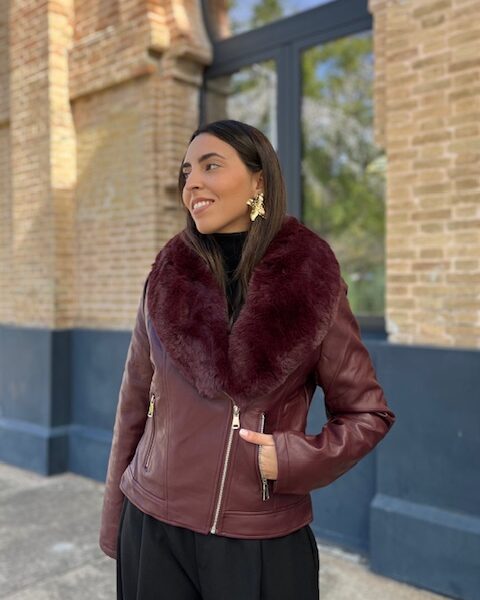 Chaqueta Biker Polipiel Burdeos cuello pelo