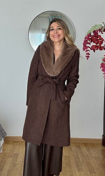 Abrigo cuello pelo marrón