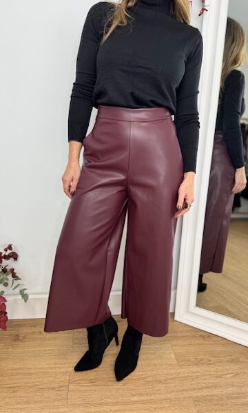 Pantalón culotte polipiel burdeos
