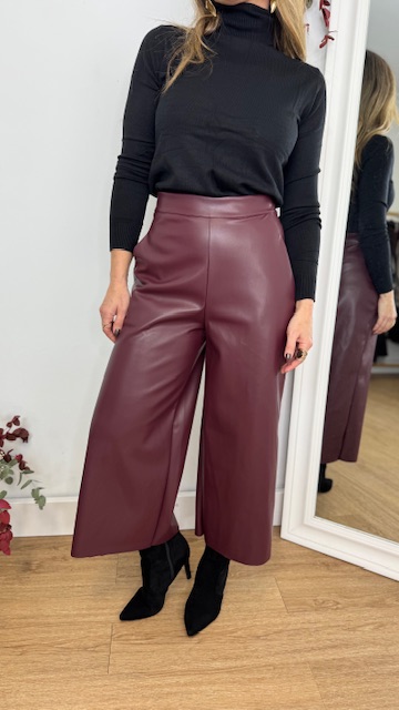 Pantalón culotte polipiel burdeos