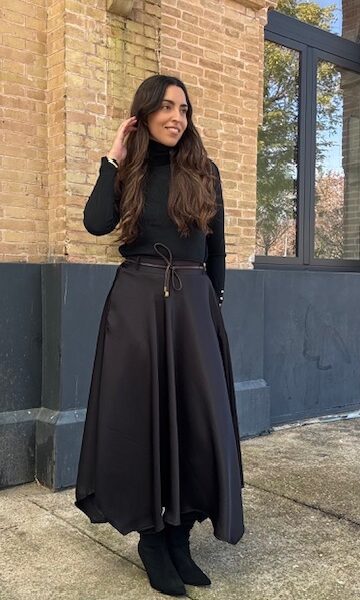 Falda Satinada Capa Negra