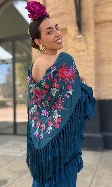 Mantón Bordado Sendero Petróleo