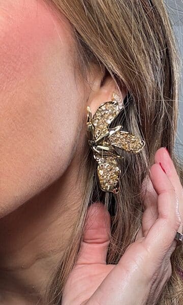 Pendientes flor dorado relieve