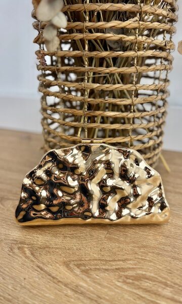 Clutch Relieve Dorado