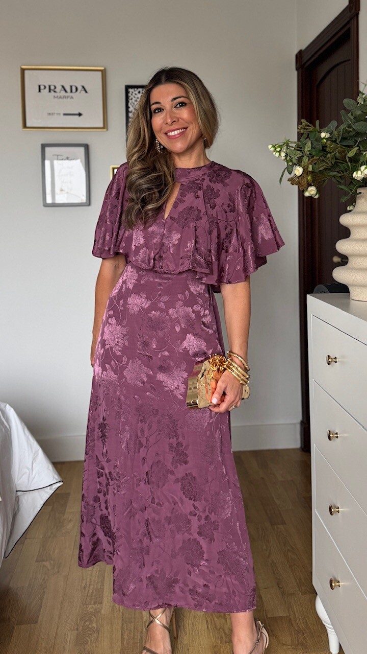 Vestido Satinado Capa Berenjena - Imagen 14