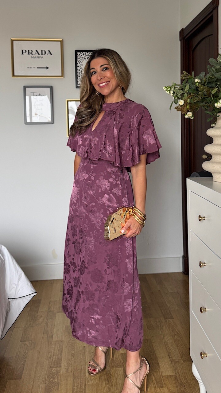 Vestido Satinado Capa Berenjena - Imagen 13