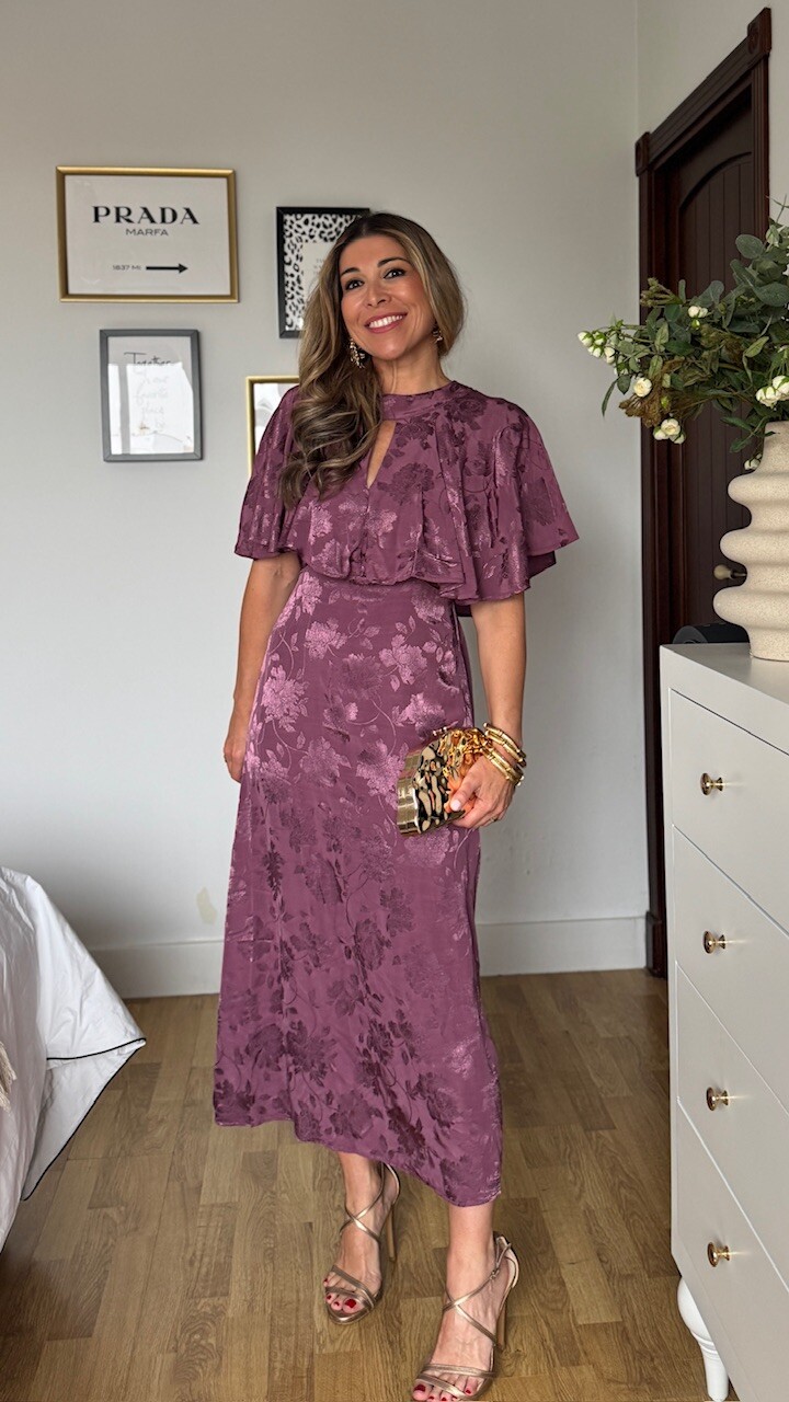 Vestido Satinado Capa Berenjena