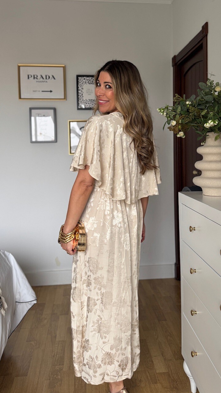 Vestido Satinado Capa Beige - Imagen 4