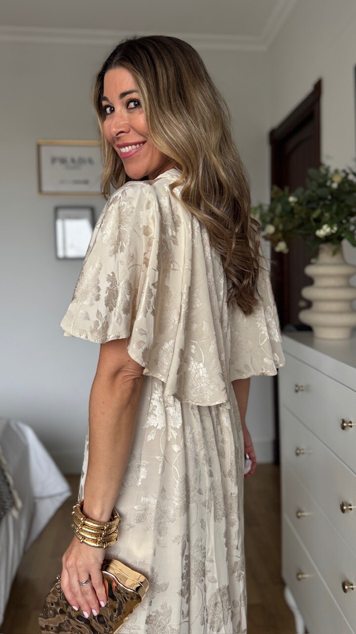 Vestido Satinado Capa Beige - Imagen 10