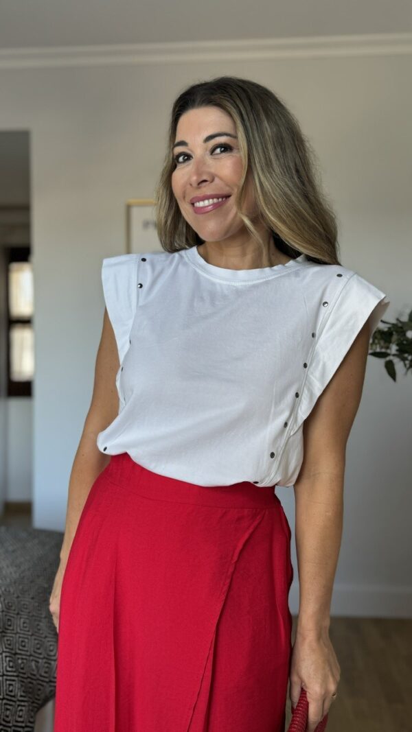 Camiseta Tachas Plateadas Blanca