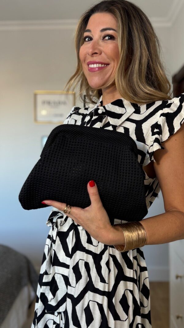 Bolso clutch Punto Abullanado Negro