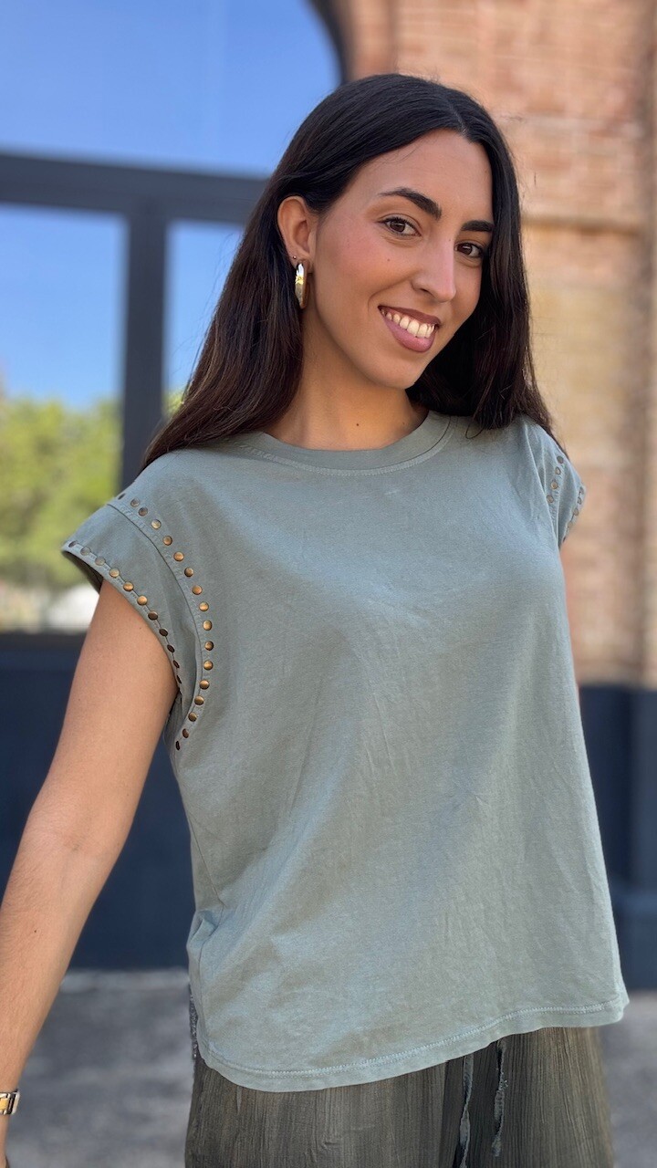 Camiseta Tachuelas Doradas Verde Caza - Imagen 4
