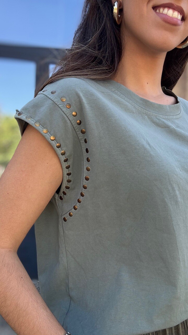 Camiseta Tachuelas Doradas Verde Caza - Imagen 8
