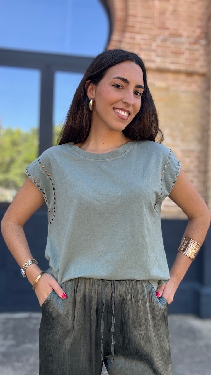 Camiseta Tachuelas Doradas Verde Caza - Imagen 5