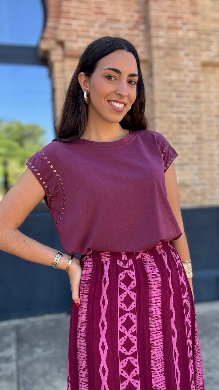 Camiseta Tachuelas Doradas Berenjena - Imagen 7