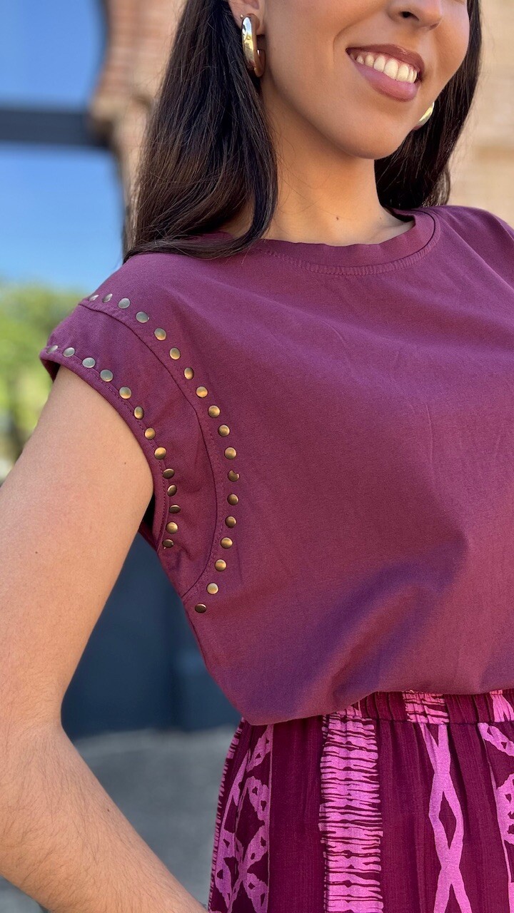 Camiseta Tachuelas Doradas Berenjena - Imagen 2