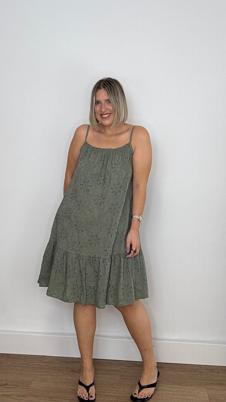 Vestido Mini Perforado Verde Caza - Imagen 3