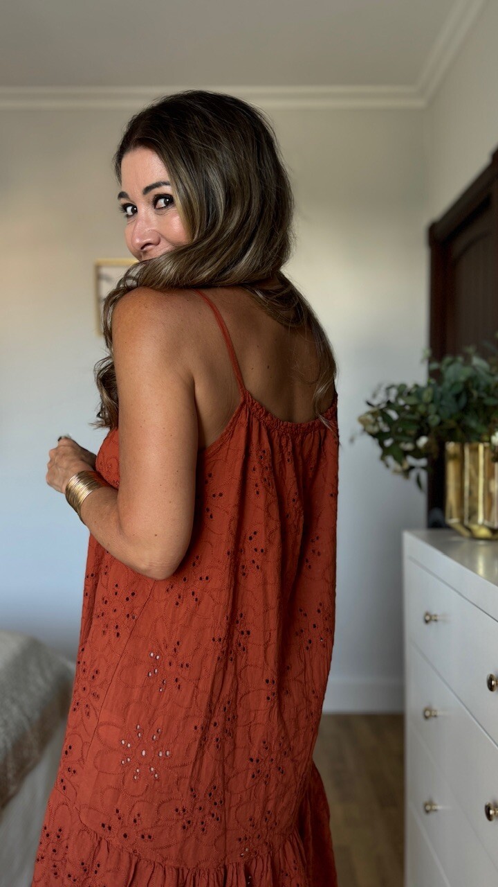 Vestido Mini Perforado Teja - Imagen 7