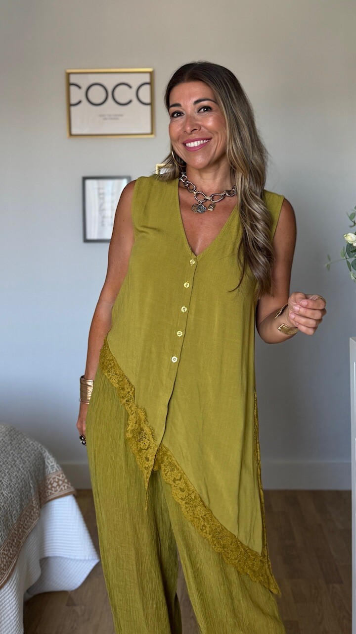 Blusa Asimétrica Encaje Verde Pistacho