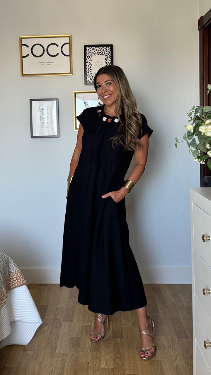 Vestido Detalle Cuello Negro