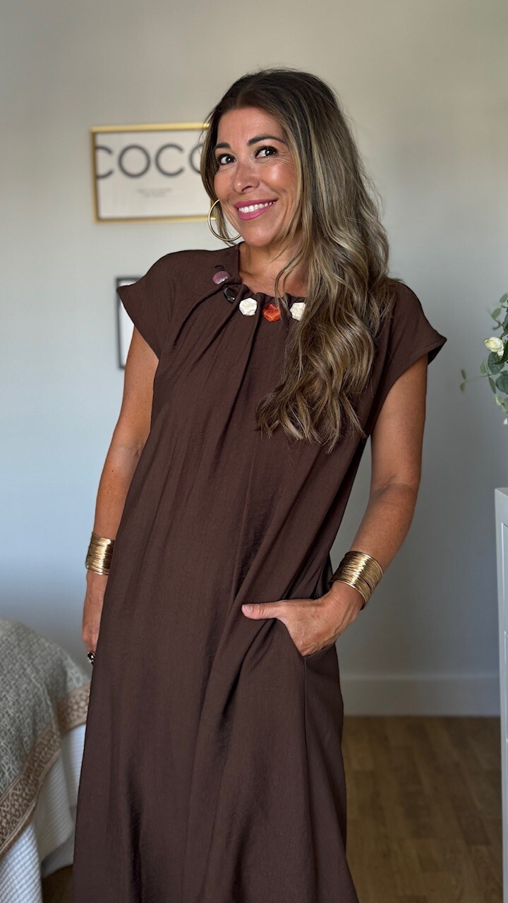 Vestido Detalle Cuello Marrón - Imagen 3