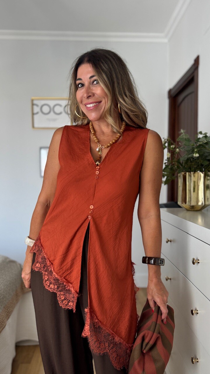 Blusa Asimétrica Encaje Teja