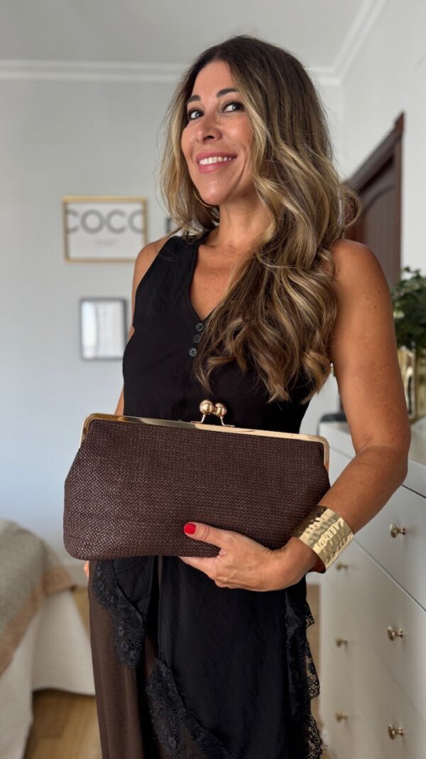 Bolso Clutch Maxi Rafia Marrón