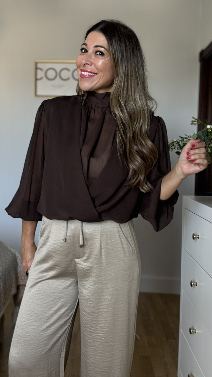 Blusa gasa cruzada Marian Marrón