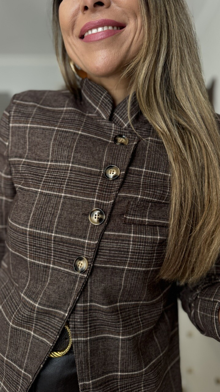 Chaqueta cruzada cuadros marrón - Imagen 18