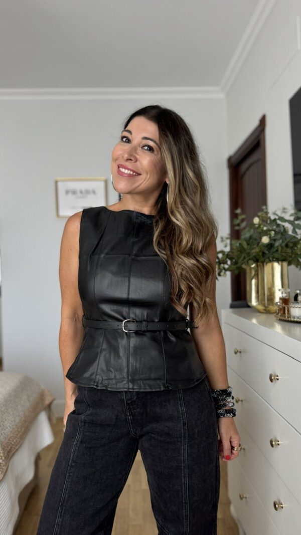 Top efecto piel negro
