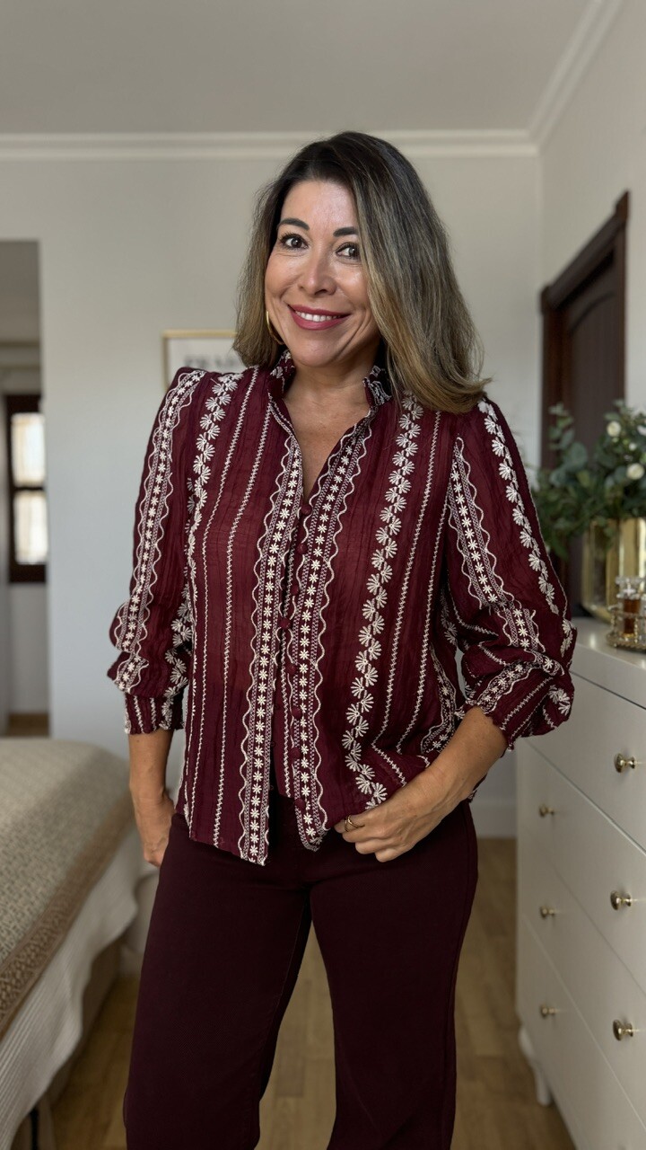 Blusa romántica bordada berenjena - Imagen 2