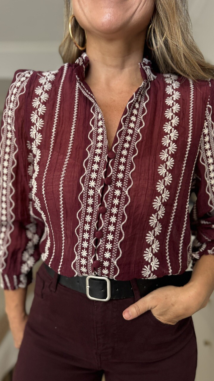 Blusa romántica bordada berenjena - Imagen 5