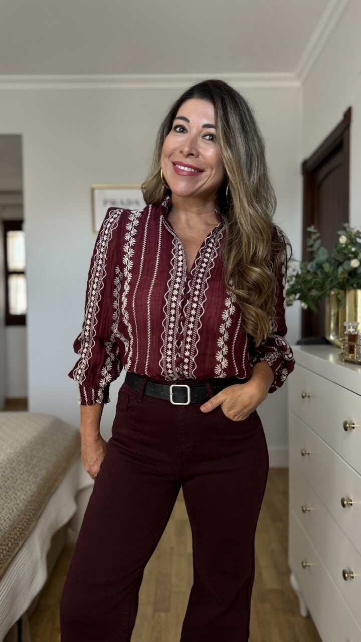 Blusa romántica bordada berenjena - Imagen 7