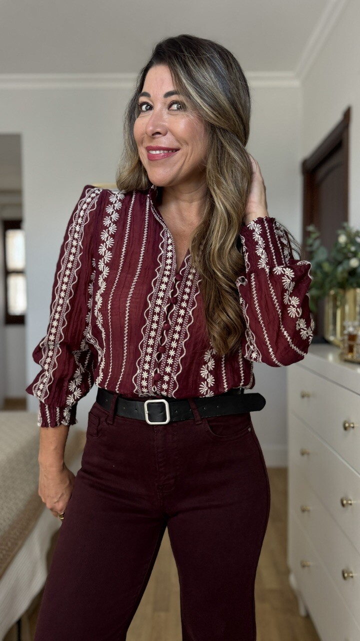 Blusa romántica bordada berenjena - Imagen 9
