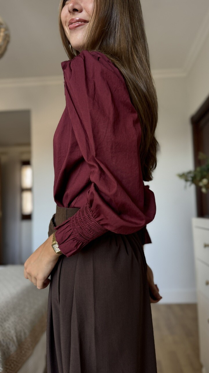 Camisa cuello frunce burdeos - Imagen 4