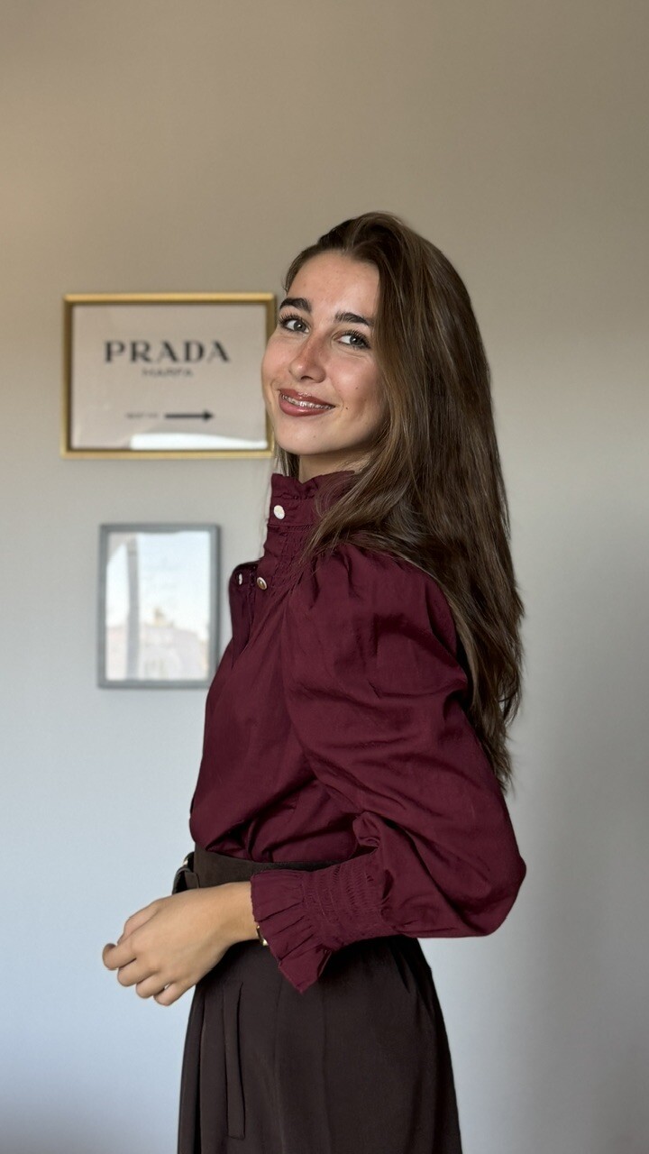 Camisa cuello frunce burdeos - Imagen 11