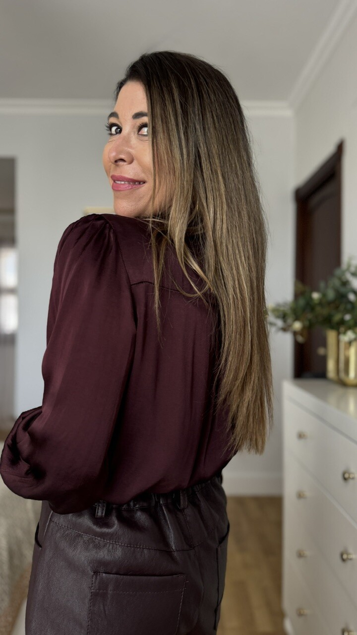 Blusa satinada lazada berenjena - Imagen 5