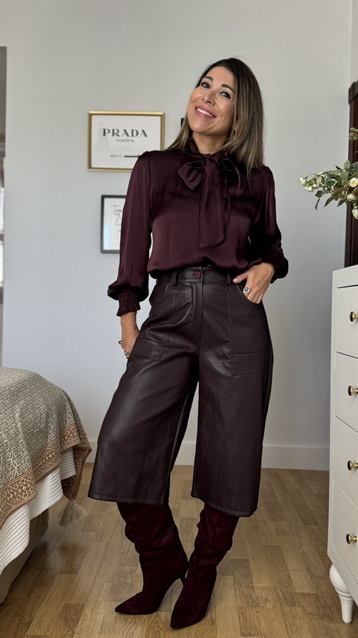Blusa satinada lazada berenjena - Imagen 3