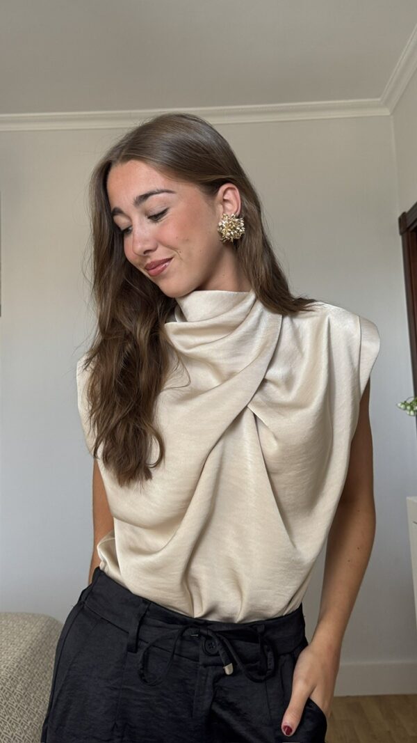 Blusa satén cruzada beige