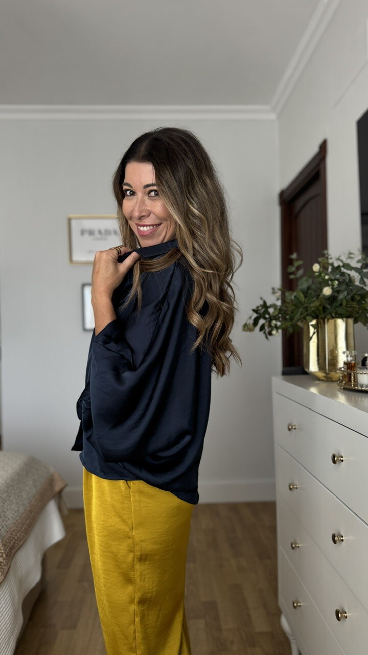 Blusa Satinada Mangas Abullonada Oversize Azul Marino - Imagen 2