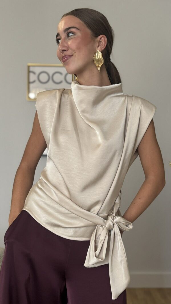 Blusa Lola satinada Beige