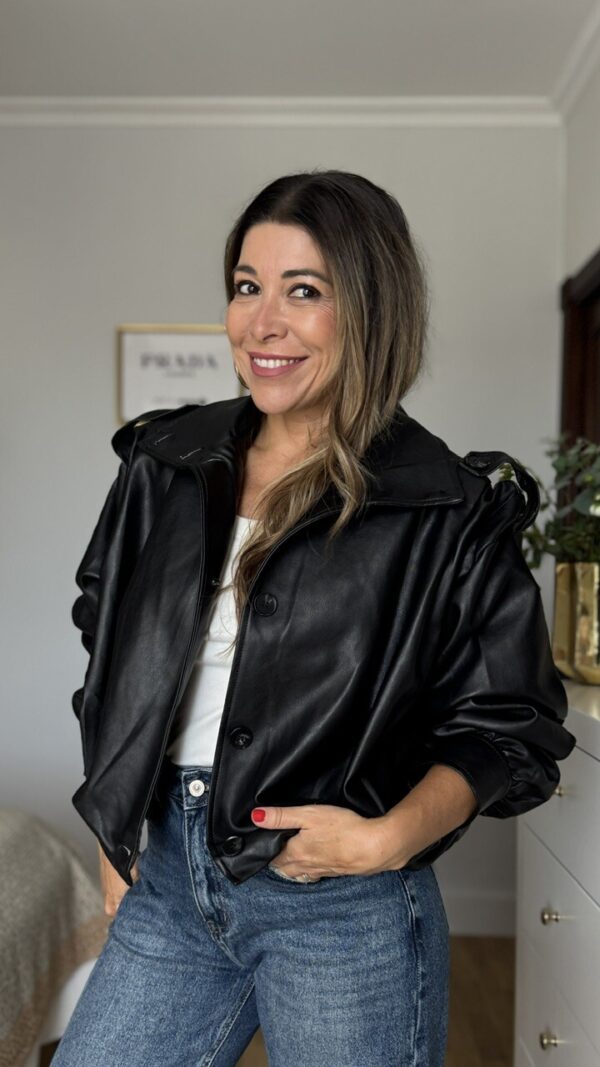 Chaqueta Bomber efecto piel negra