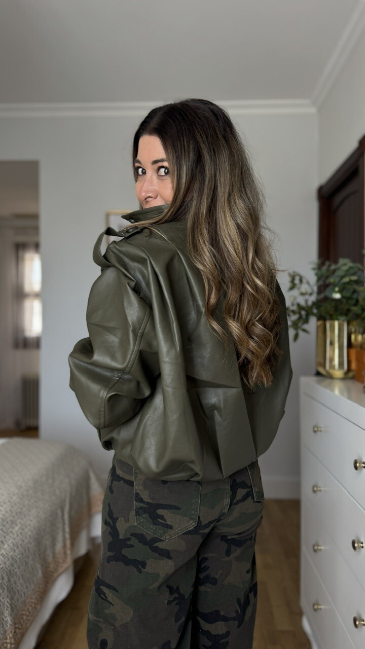 Chaqueta Bomber efecto piel verde caza - Imagen 12