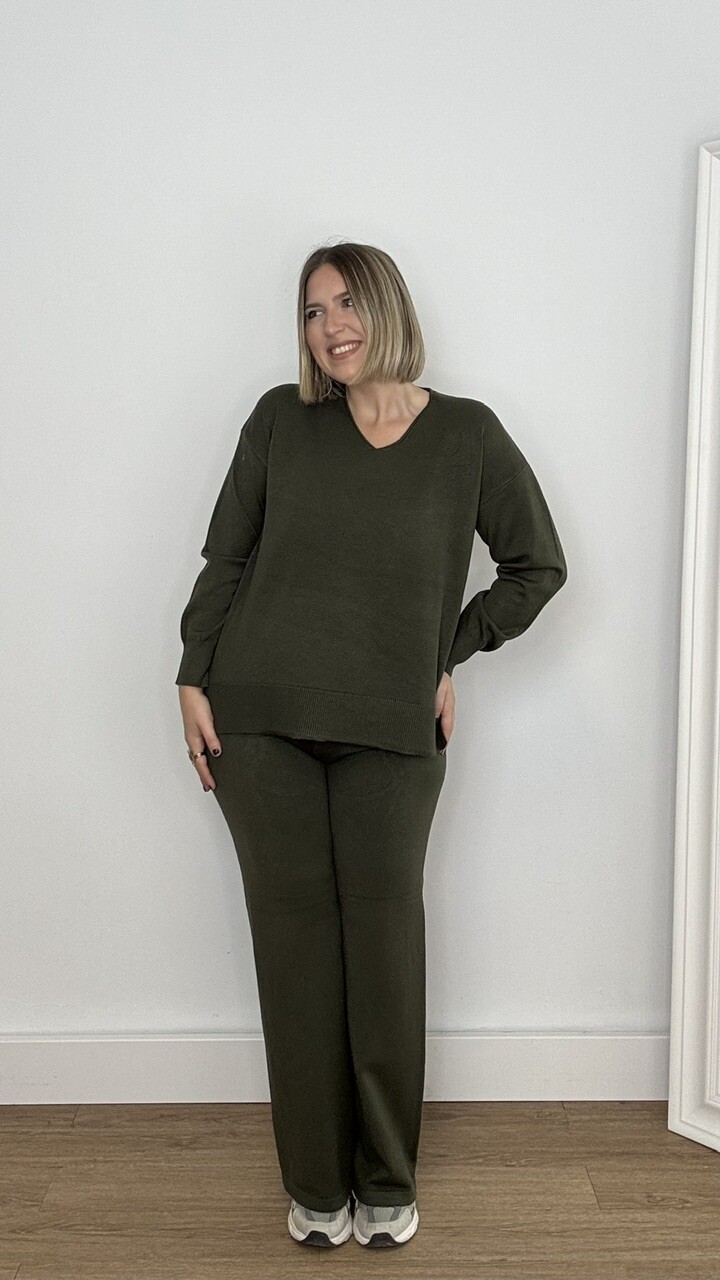 Conjunto Punto Escote Verde Caza - Imagen 4